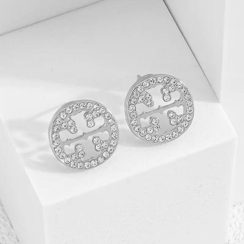 Stud Earrings Hollow Round
Crystal Zircon