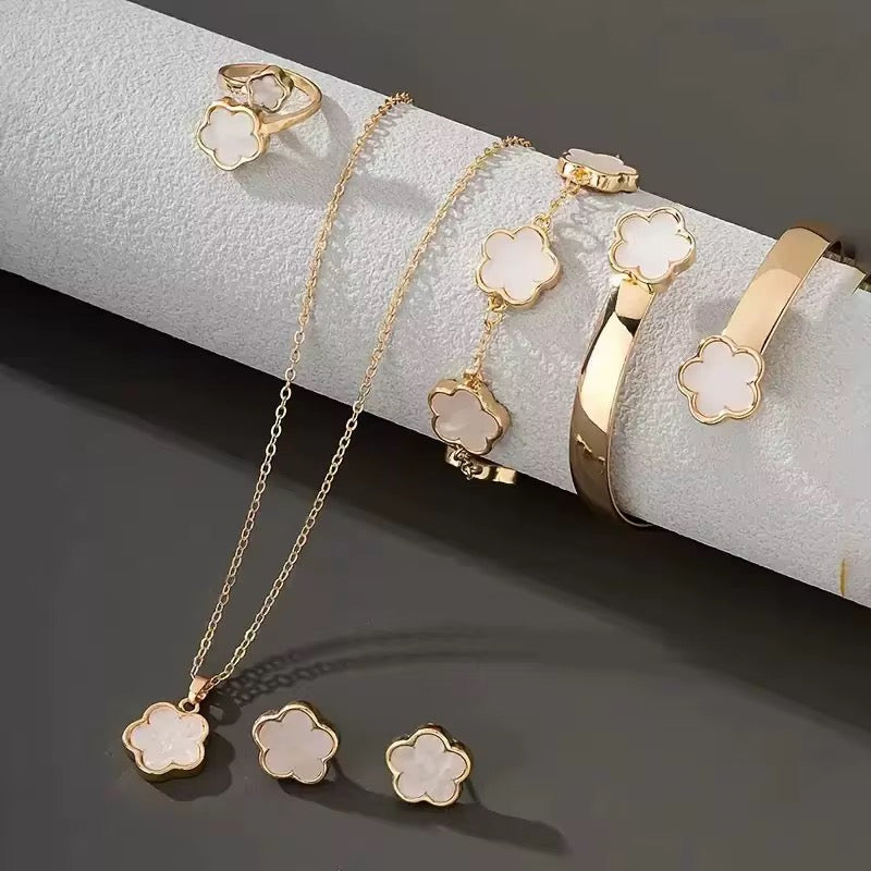 Five Leaf Jewelry Set Gold Plated Alloy Material