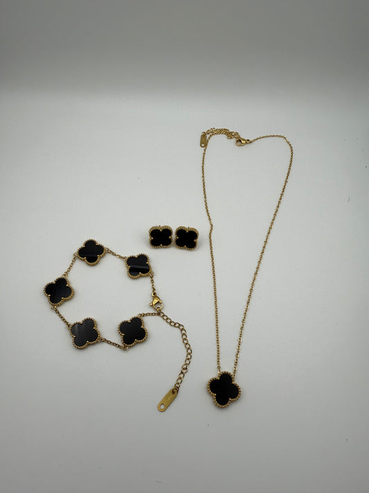 Clover Necklace Set