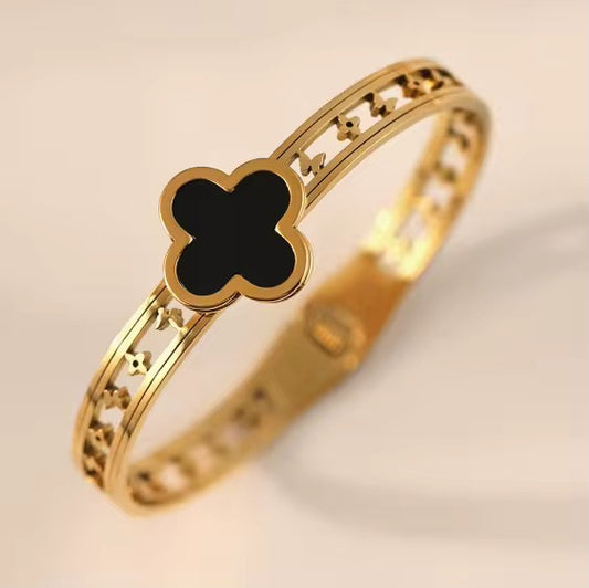 Four Leaf Clover Non Tarnish Bracelet